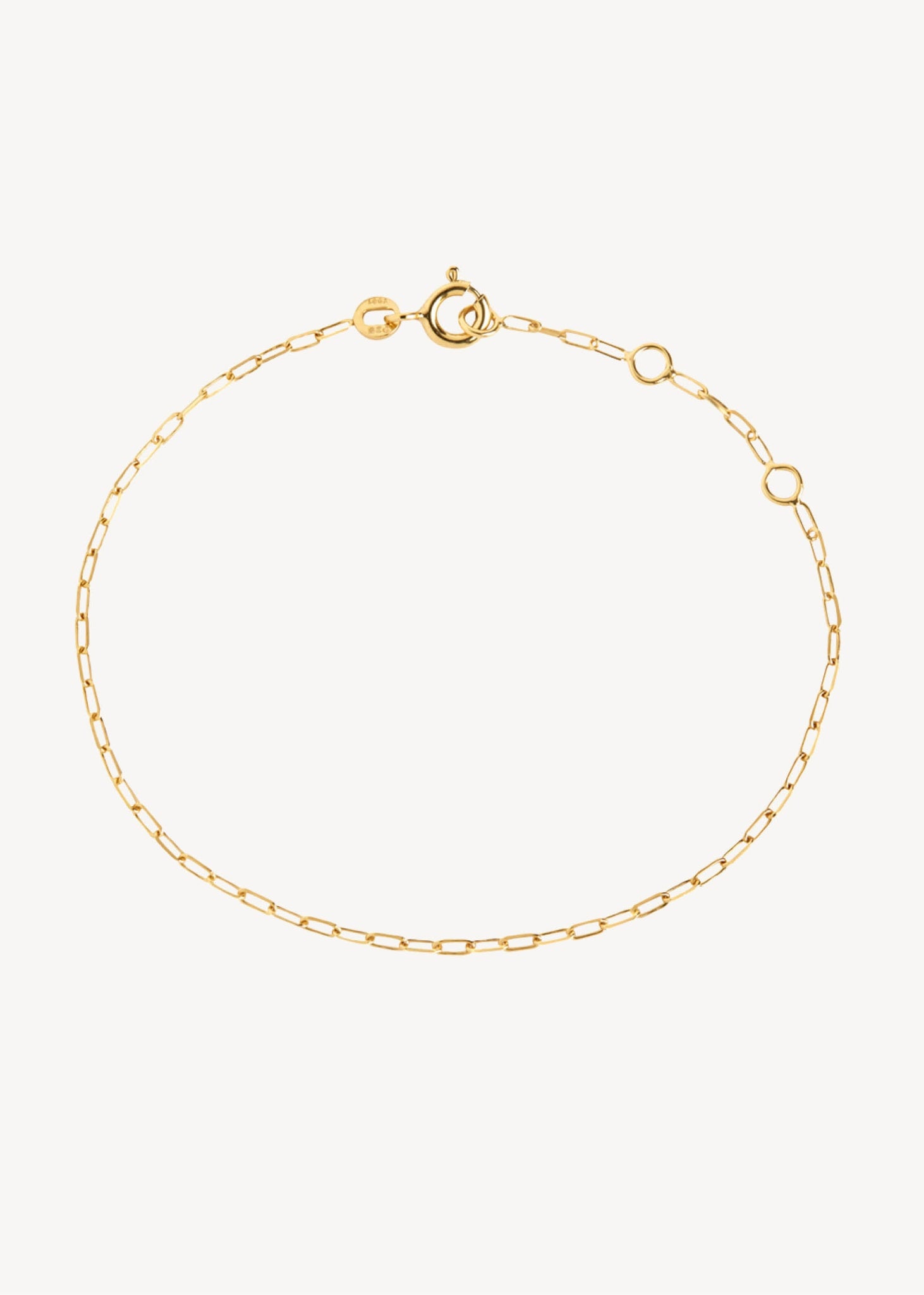Delikat garland armbånd fra carré jewellery i guldbelagt sterling sølv med 1x1 tynde figaro viklinger led,  smuk gave til hende og ham 
