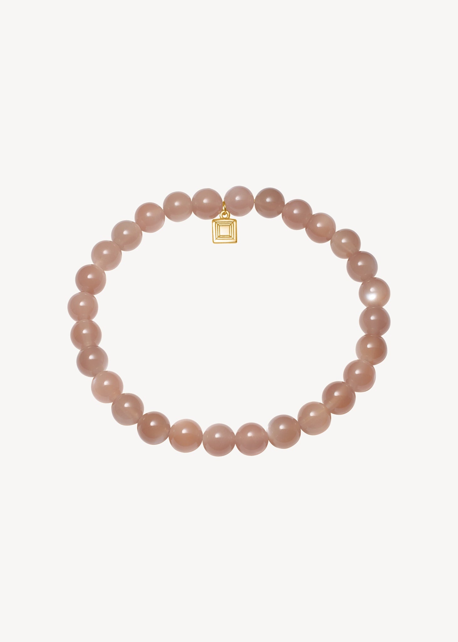 Smukt slip on armbånd med sand månesten ædelsten, der symboliserer moderskab og omsorg, perfekt gave til mors dag under 600 kr, og god gave til mor eller kommende mor