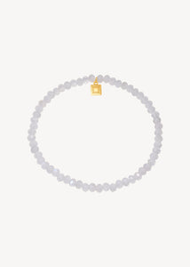 slip on spirituelt ædelstensarmbånd i guld med elastik sat med regnbue Månesten, der symboliserer moderskab og kærlighed, perfekt gave til mor og gave til mors dag under 600 kr