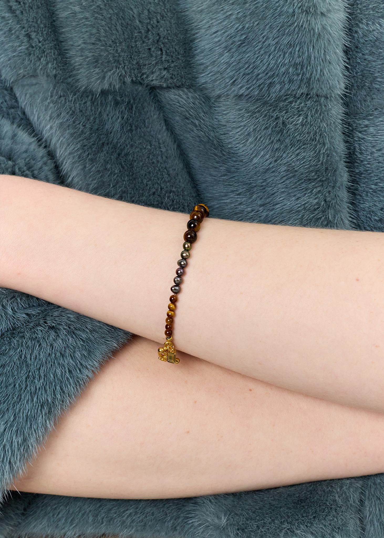 Dani armband med Påfågelfjädrar och Tigeröga - guldpläterad