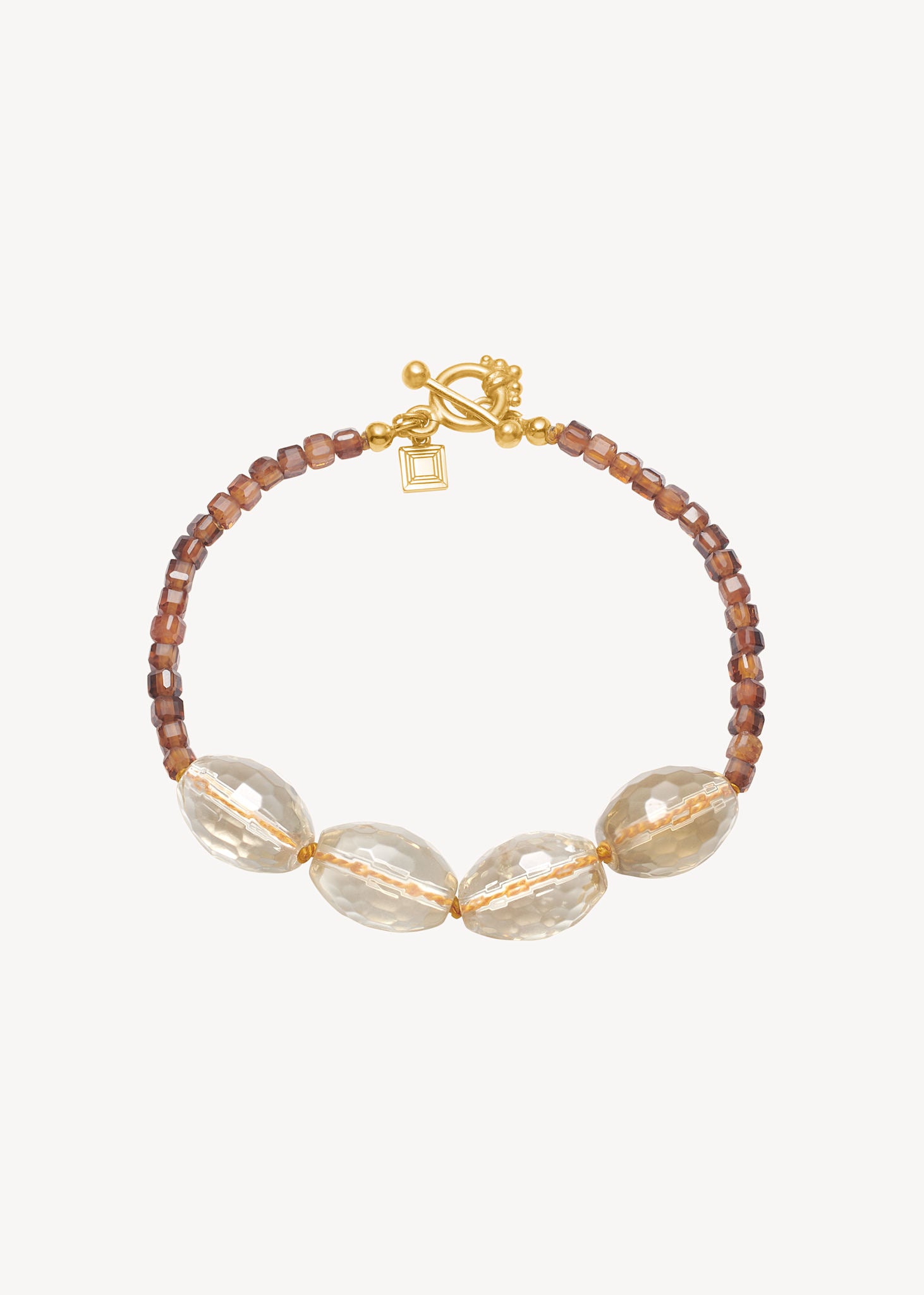 Unikt statement armbånd fra carré jewellery håndlavet i københavn med lemon kvarts ædelsten og små, gule turmalin ædelsten