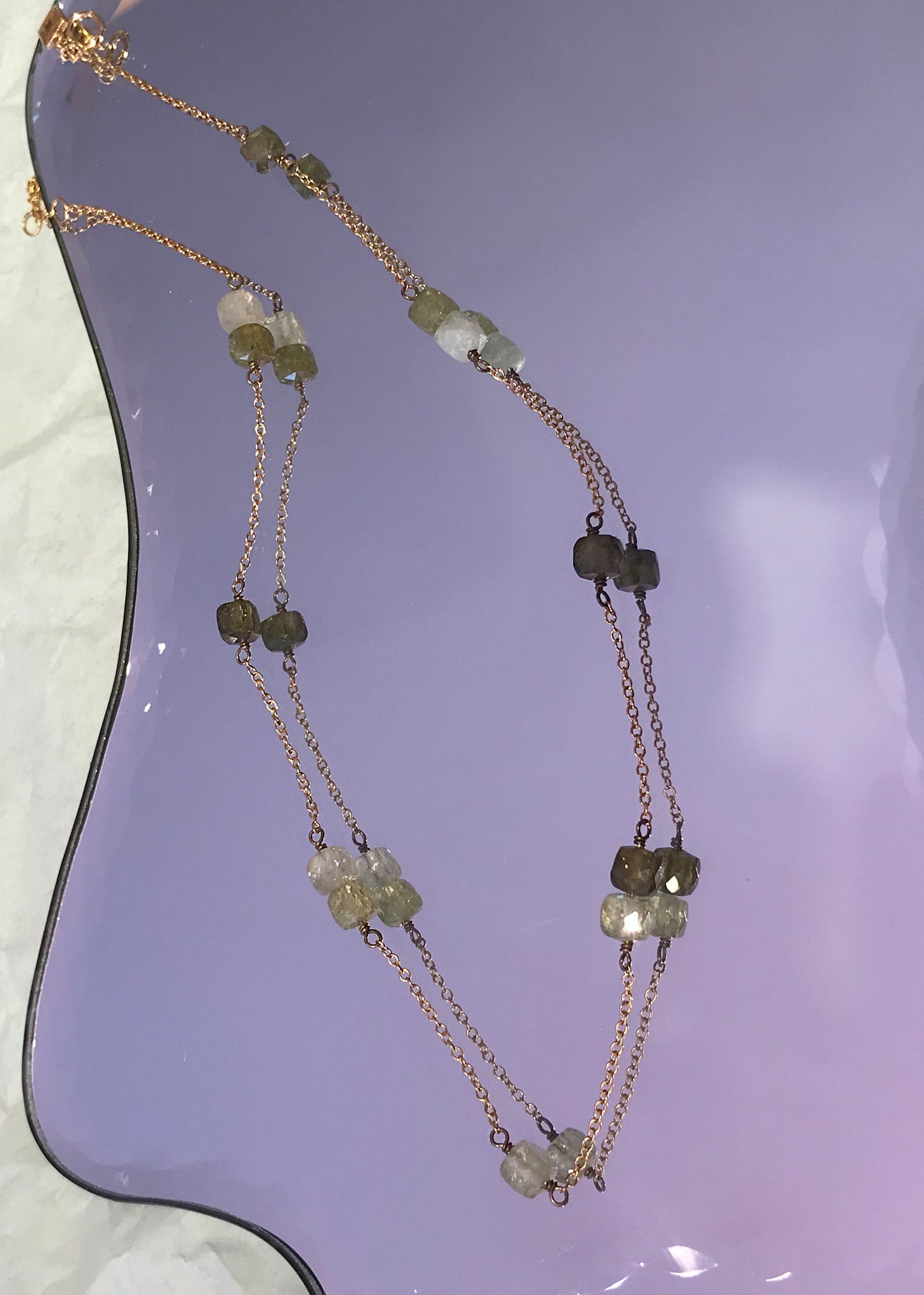Ava halsband med Grön Granat - guldpläterad