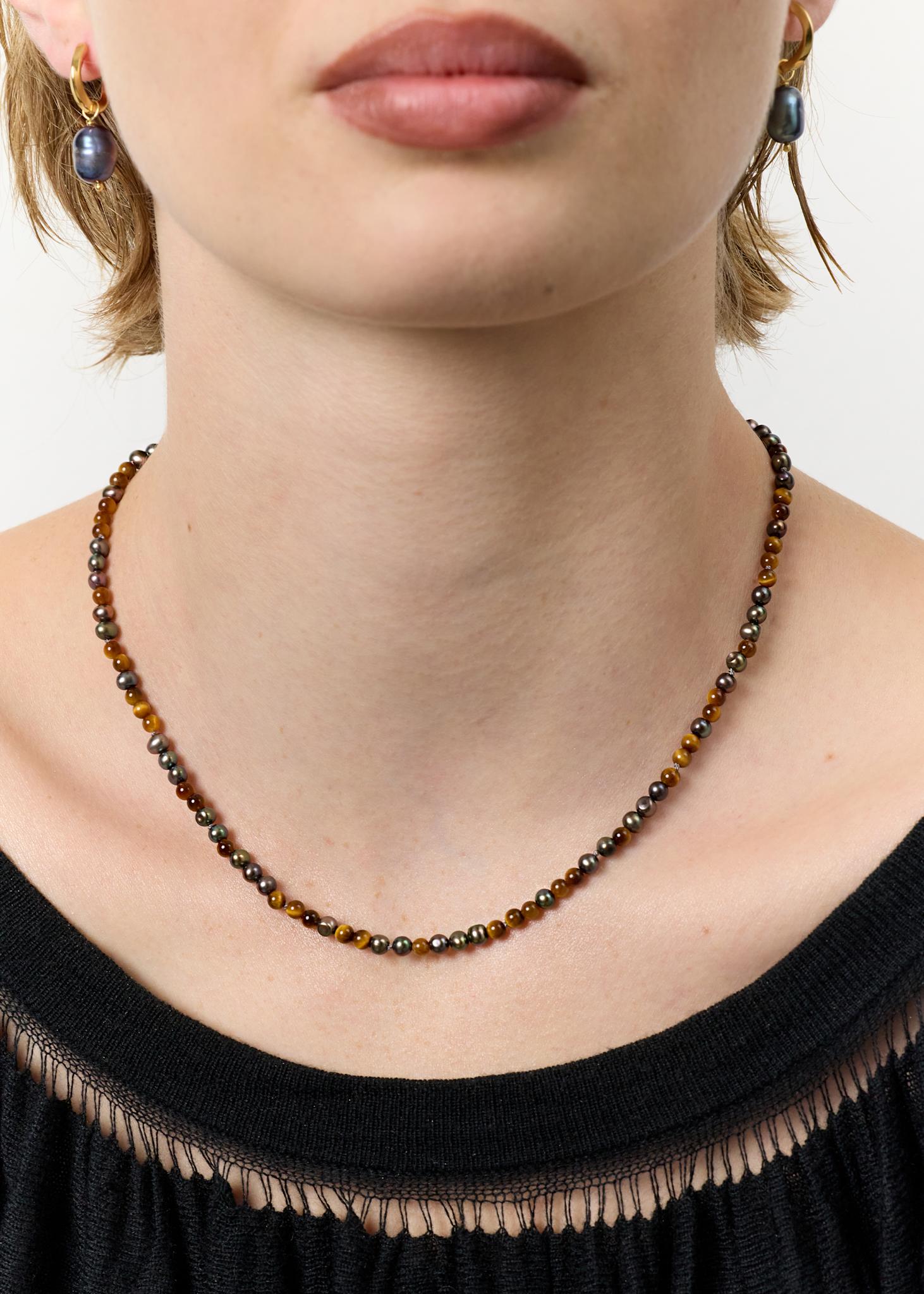 Uma halsband med Påfågel Pärlor och Tigeröga - guldpläterad