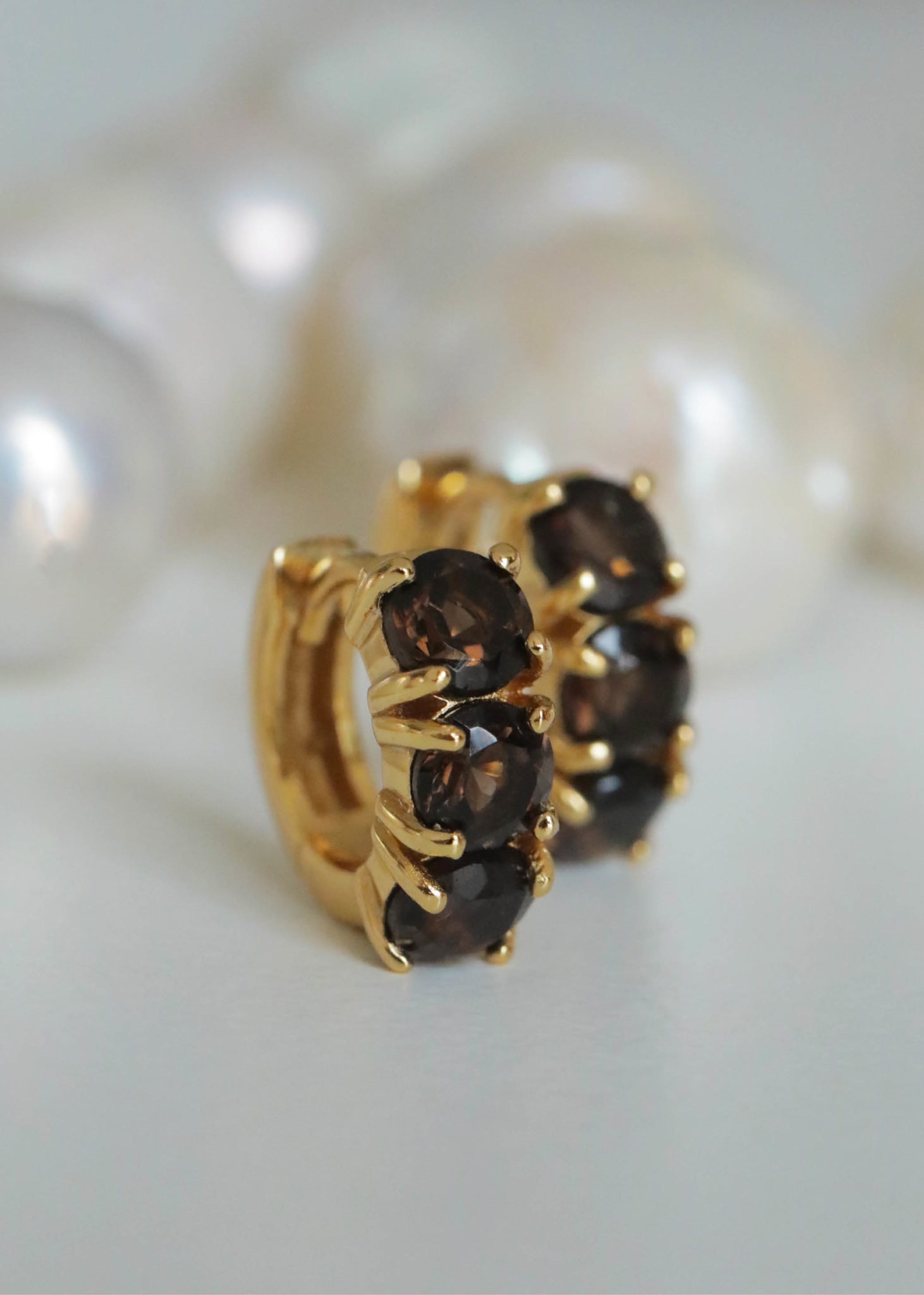 Søde chunky gem huggie hoops i guldbelagt sterling sølv til ham og hende med brune kvarts ædelsten