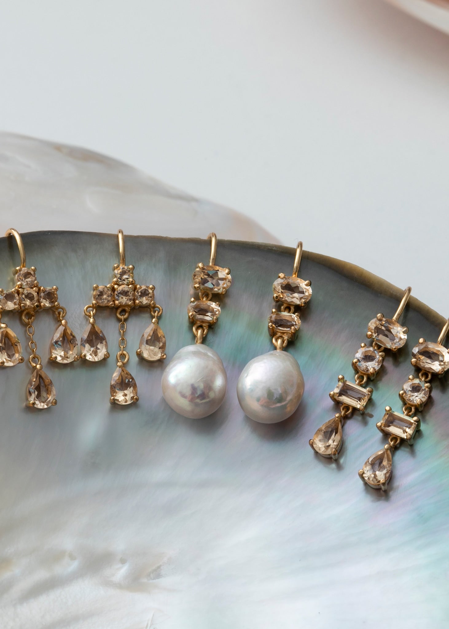 Isla örhängen med champagnekvarts och barockpärla - guldpläterad