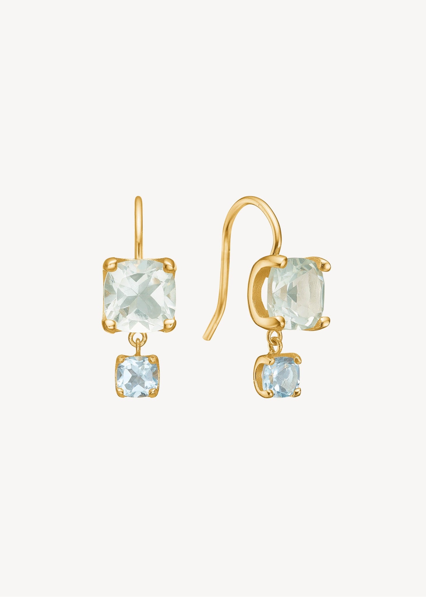 Korte øreringe i guldbelagt sterling sølv fra carré jewellery med facetslebet blå topas og grønne prasiolit ædelsten