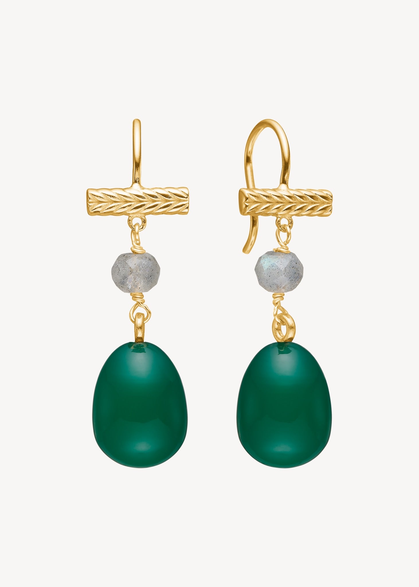 Lange øreringe med store ædelsten i boho stil fra carré jewellery i guldbelagt sterling sølv med grøn agat og labradorit ædelsten