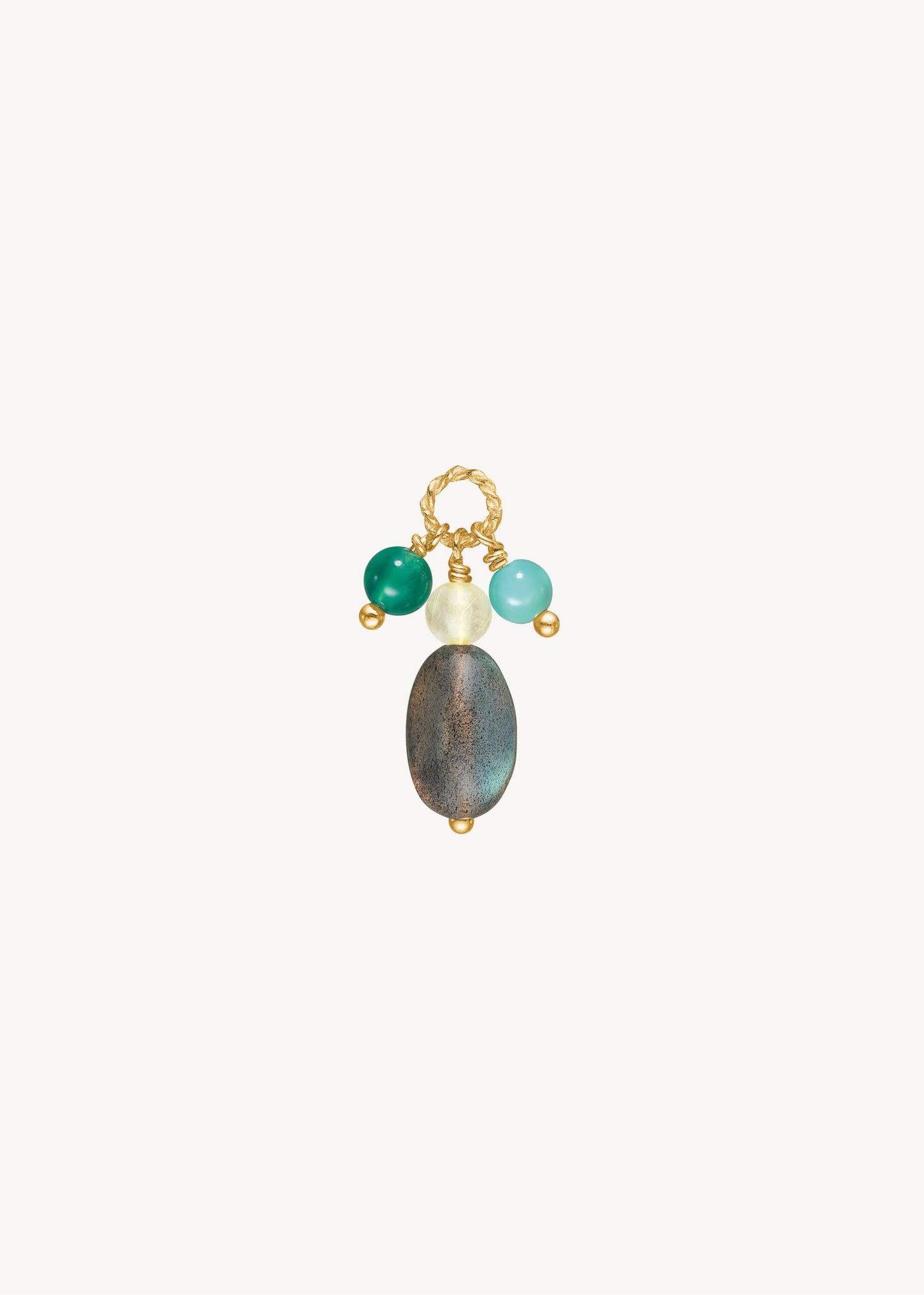 Amira charm til hoops og halskæder i guldbelagt sterling sølv med grøn agat, rutileret gylden kvarts, turkis og Labradorit ædelsten fra Carré Jewellery