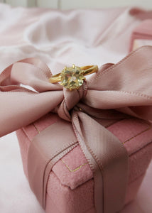 Cushion ring med citronkvarts - guldpläterad