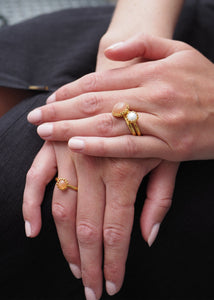 Zoë ring med Sandmånsten - guldpläterad