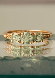 Smuk guld Valentine ring fra carré jewellery med grønne lemon kvarts ædelsten på udsalg 