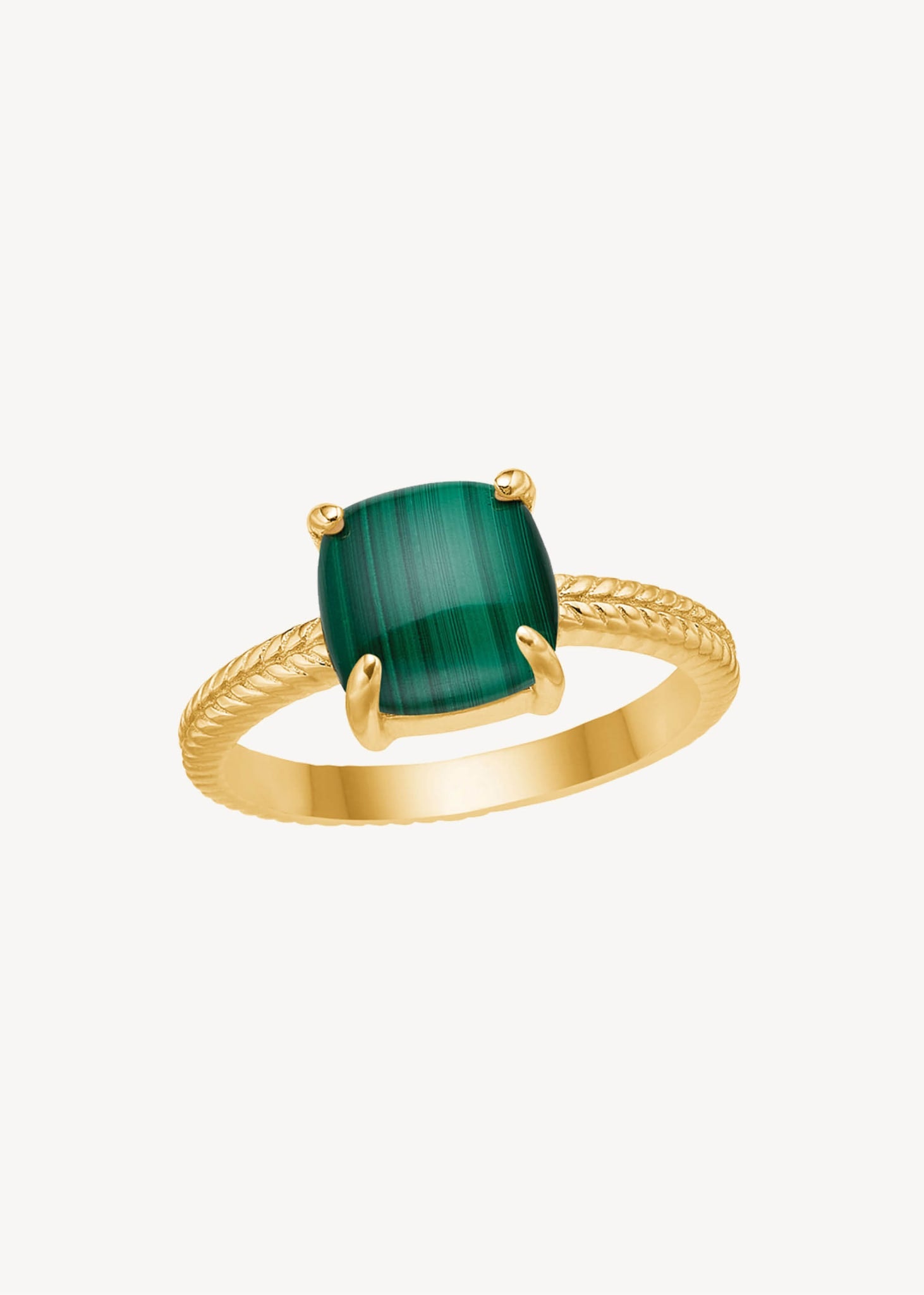 Solitare ring i guldbelagt sterling sølv til mænd og kvinder med sildebensmønster på ringen og er sat med en stor, grøn Malakit ædelsten - perfekt gave til hende og smuk ring med grøn sten 