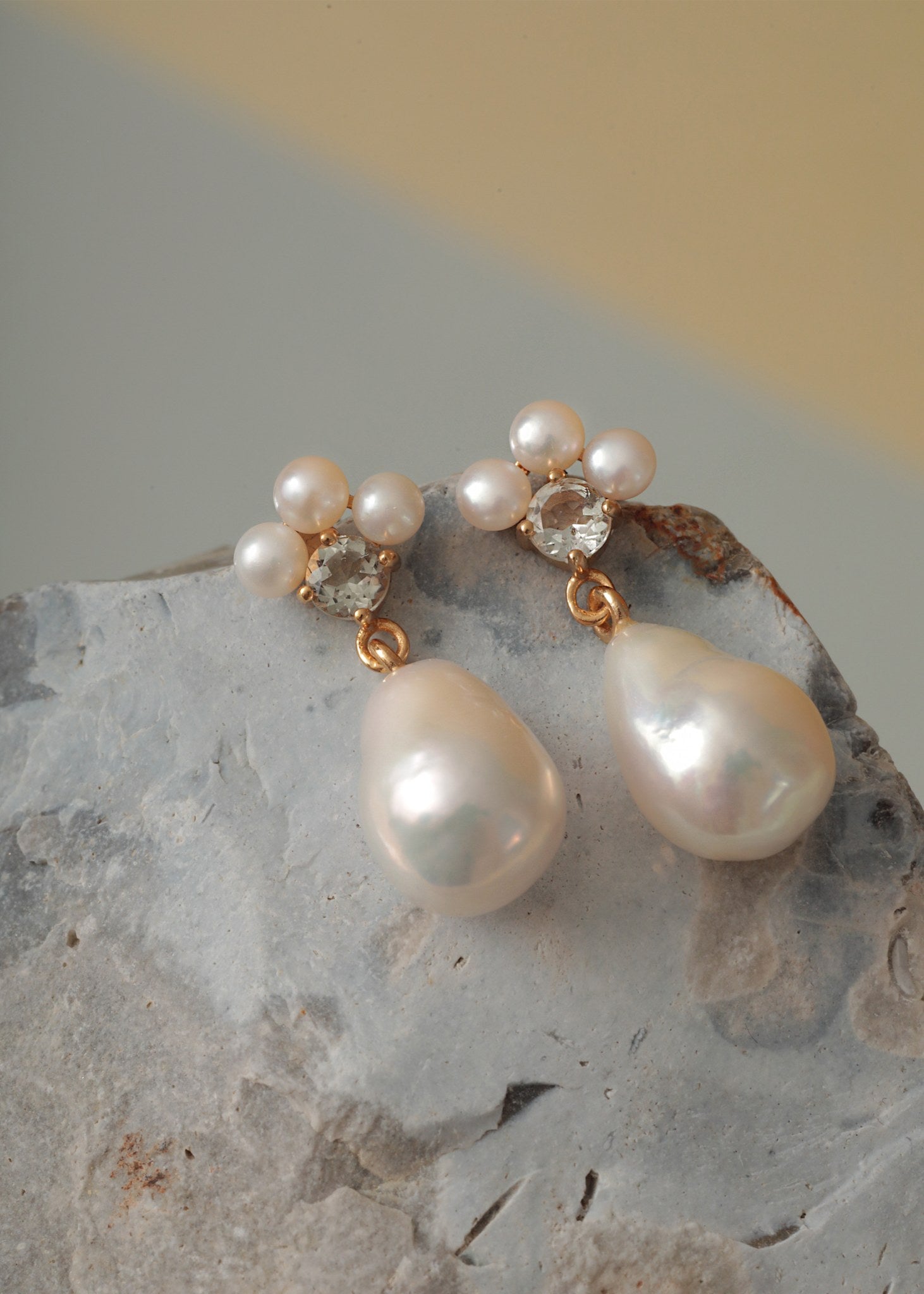 Lotus örhängen med pärla och prasiolit - guldpläterat 