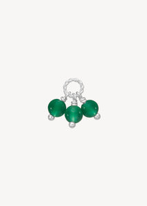 sterling sølv charm til hoops og halskæder sat med tre grønne agat ædelsten fra carré jewellery