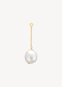 Charm til hoops i 10 karat ægte guld med en lang guld kæde og en hvid barok ferskvandsperle, perfekt gave til hende 