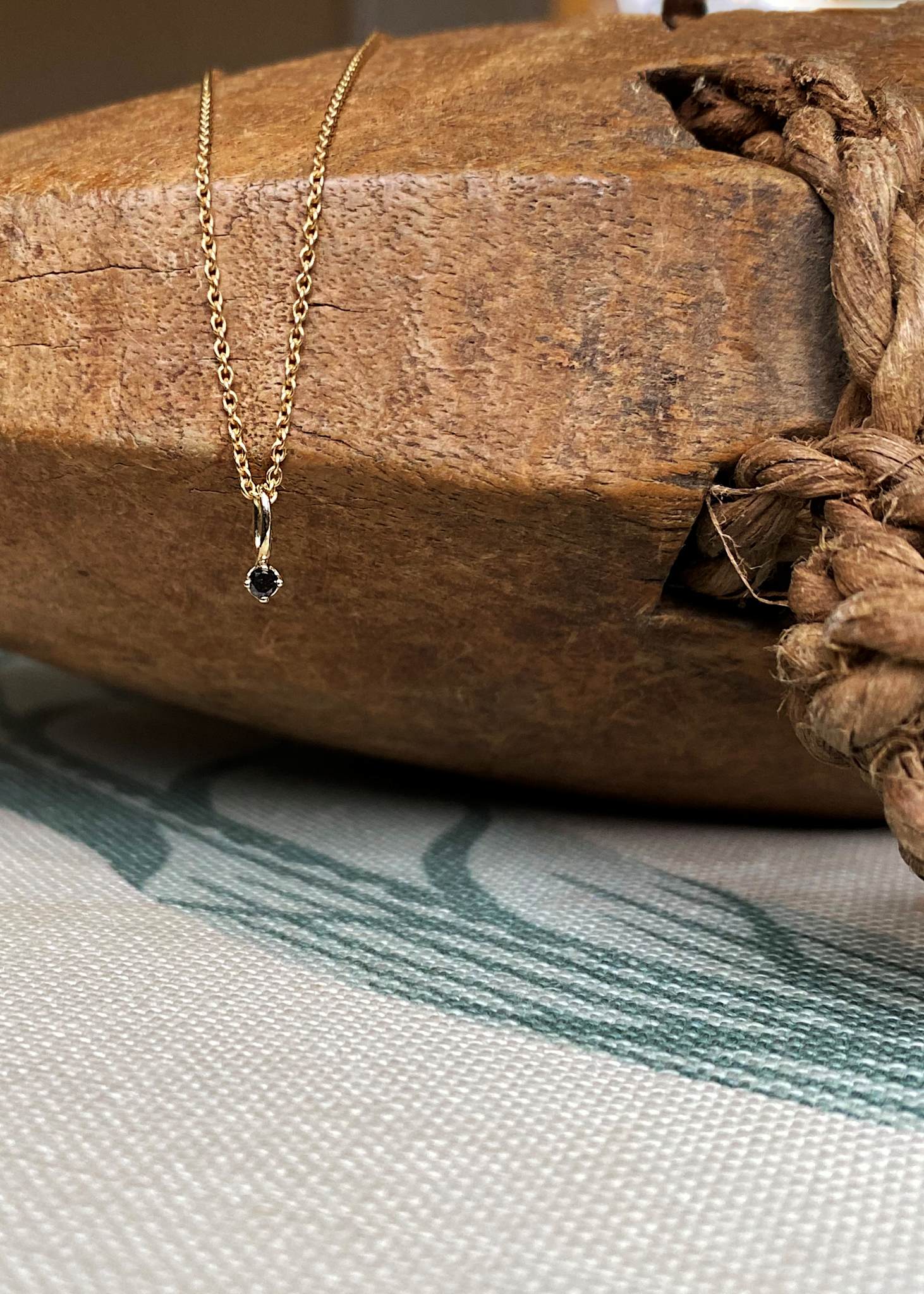 10-karat Prism hänge med Svart Diamant