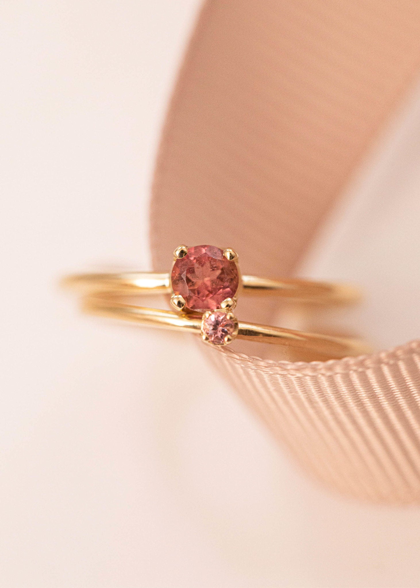 10-karat Rainbow ring med rosa turmalin