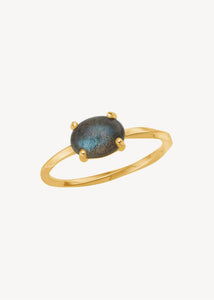 smuk solitare ring i ægte 10 karat guld med en cabochonslebet labradorit ædelsten i grabbefatninger, perfekt gave til hende i ægte guld 