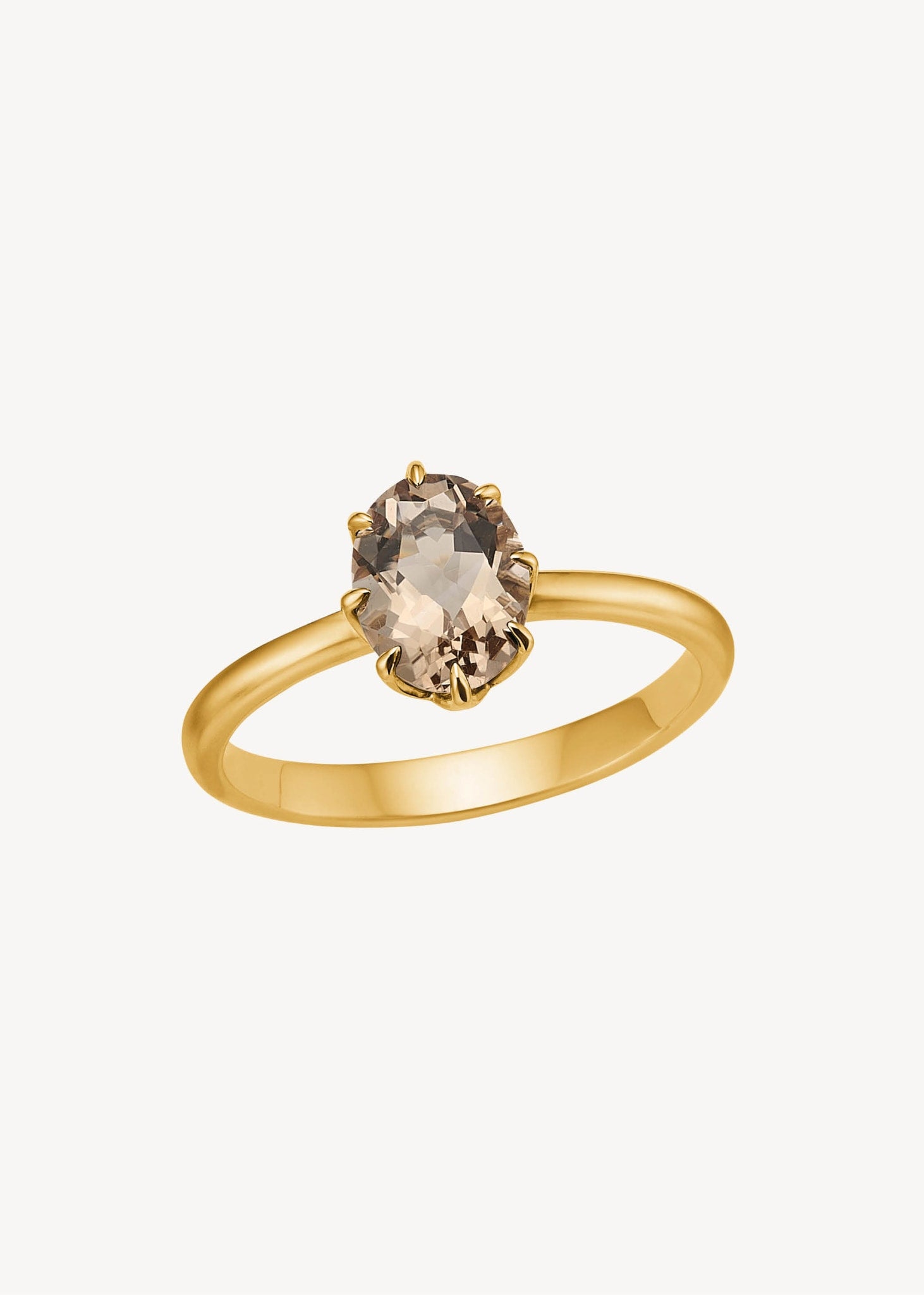 Fantastisk cocktail ring i ægte 10 karat guld med en ovalslebet champagne kvarts ædelsten fra carré jewellery med en blank ringskinne, perfekt gave til hende i ægte guld og gave til mor 