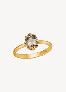 Fantastisk cocktail ring i ægte 10 karat guld med en ovalslebet champagne kvarts ædelsten fra carré jewellery med en blank ringskinne, perfekt gave til hende i ægte guld og gave til mor 