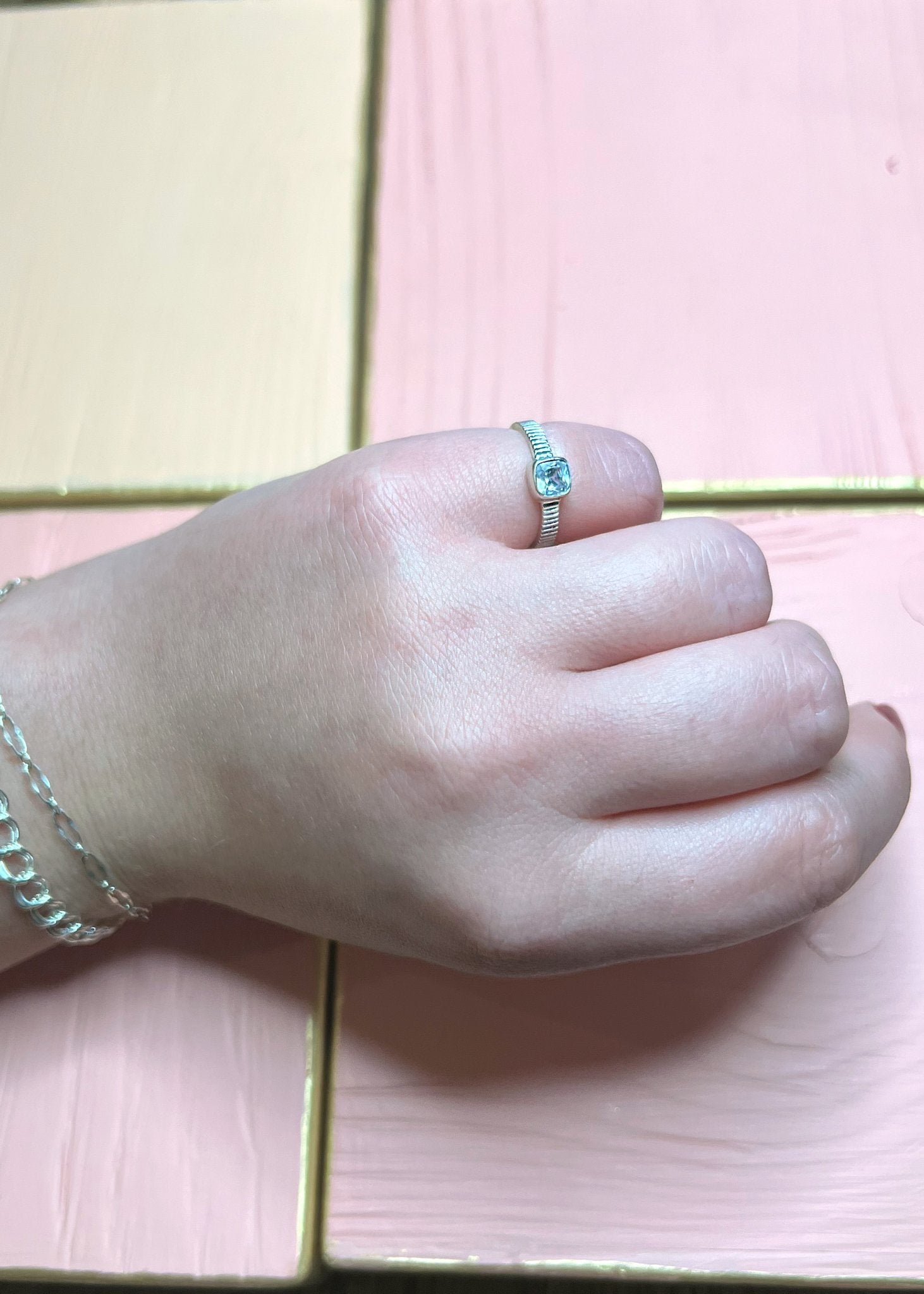 Bezel ring med zirkonia - silver