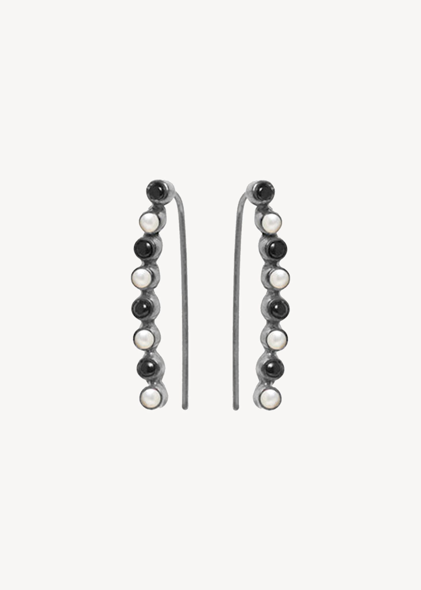 Ear Party örhängen med svart agat och pärla - oxiderat silver