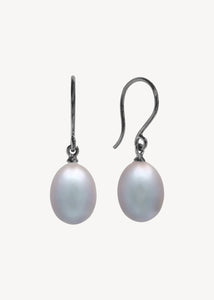 Mabel örhängen med grå pärla - oxiderat silver