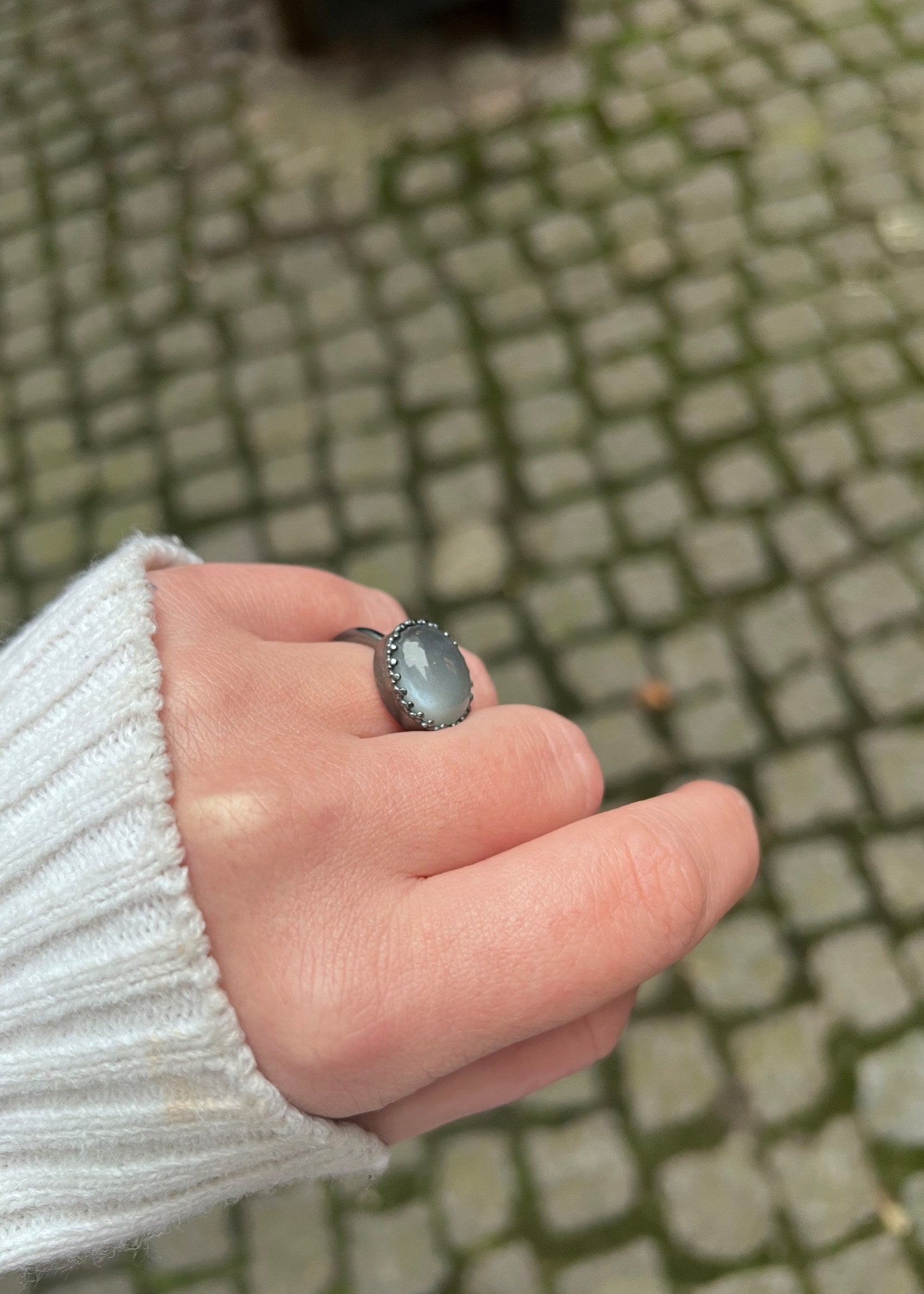 Ceos ring med grå månsten - oxiderat silver