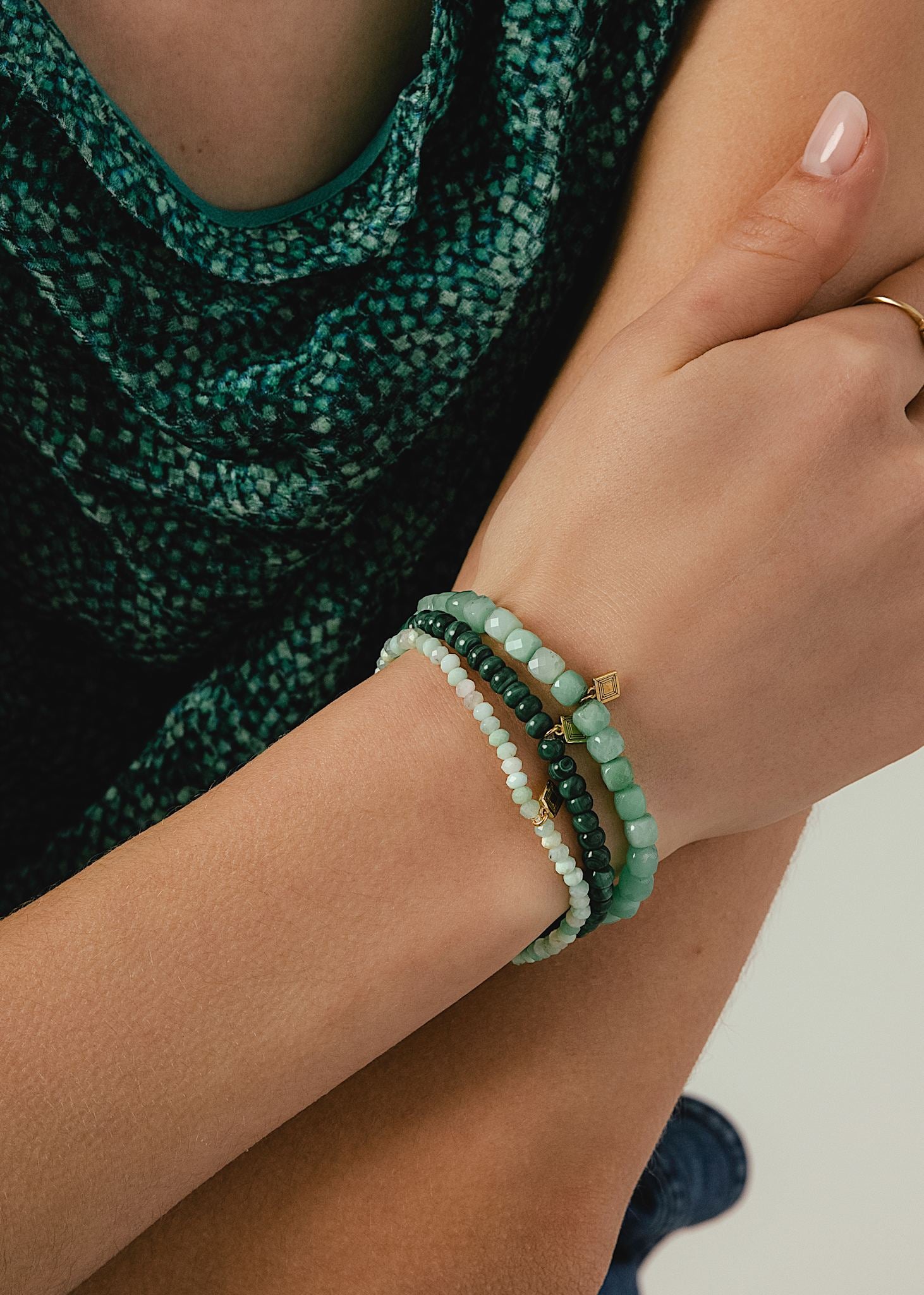 Mono armband med krysopras - guldpläterad