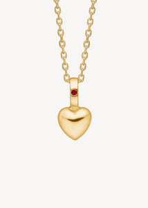 Hjerte vedhæng til halskæder i ægte 10 karat guld fra carré jewellery med en rød rubin